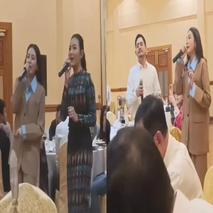 Min Aung Hlaing showed a picture to the Academy members